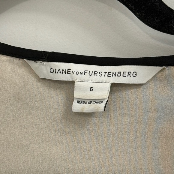 Diane Von Furstenberg Black and Cream Lace Jumpsuit Size 6 - Picture 4 of 7